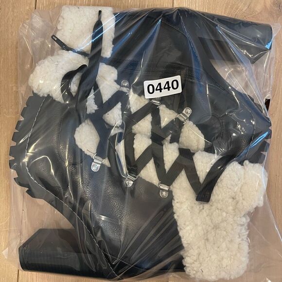 PALLI FAUX SHEARLING LACE-UP BOOTIE BCBGeneration - Picture 12 of 14